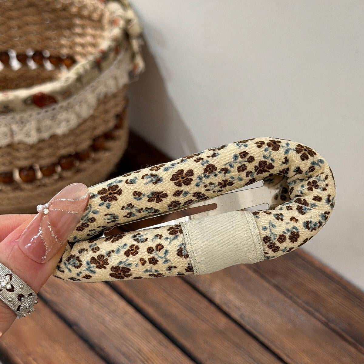 Ditsy Floral Padded Snap Clip