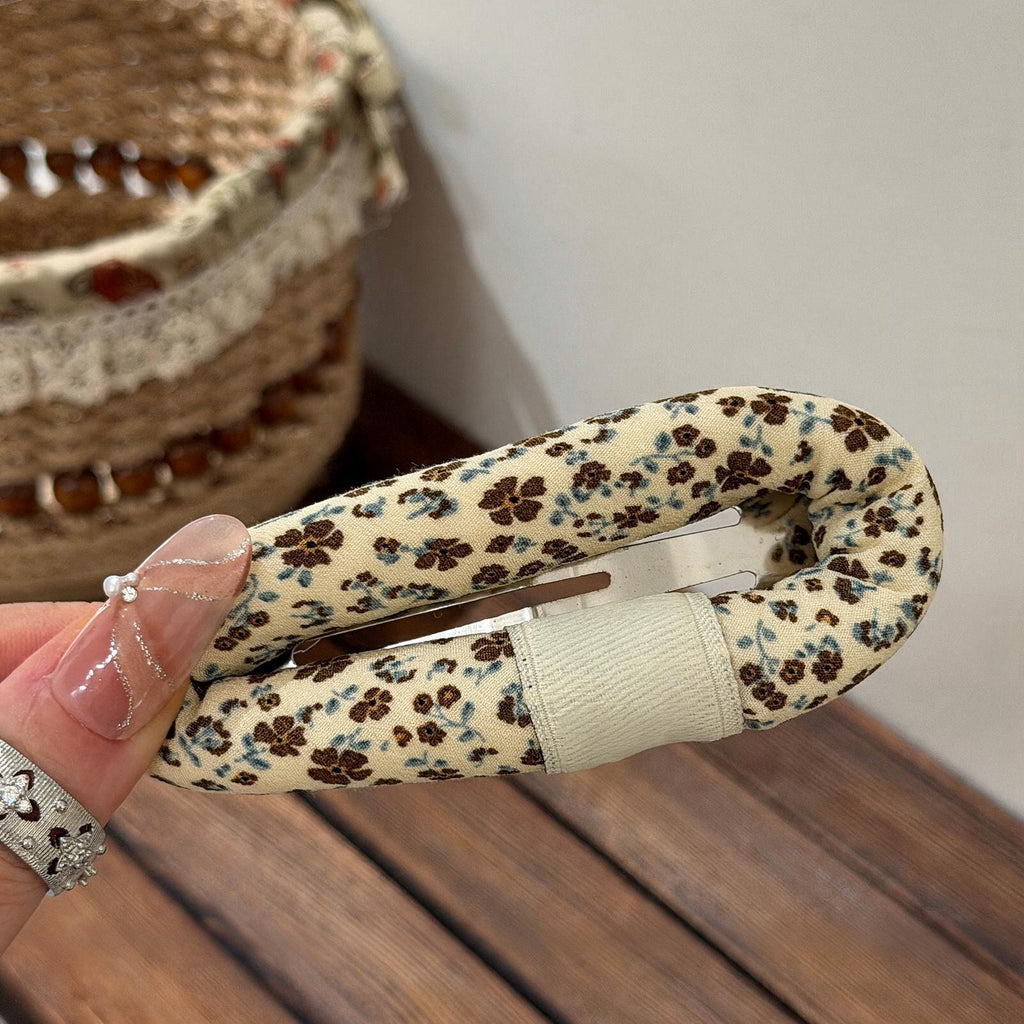 Ditsy Floral Padded Snap Clip