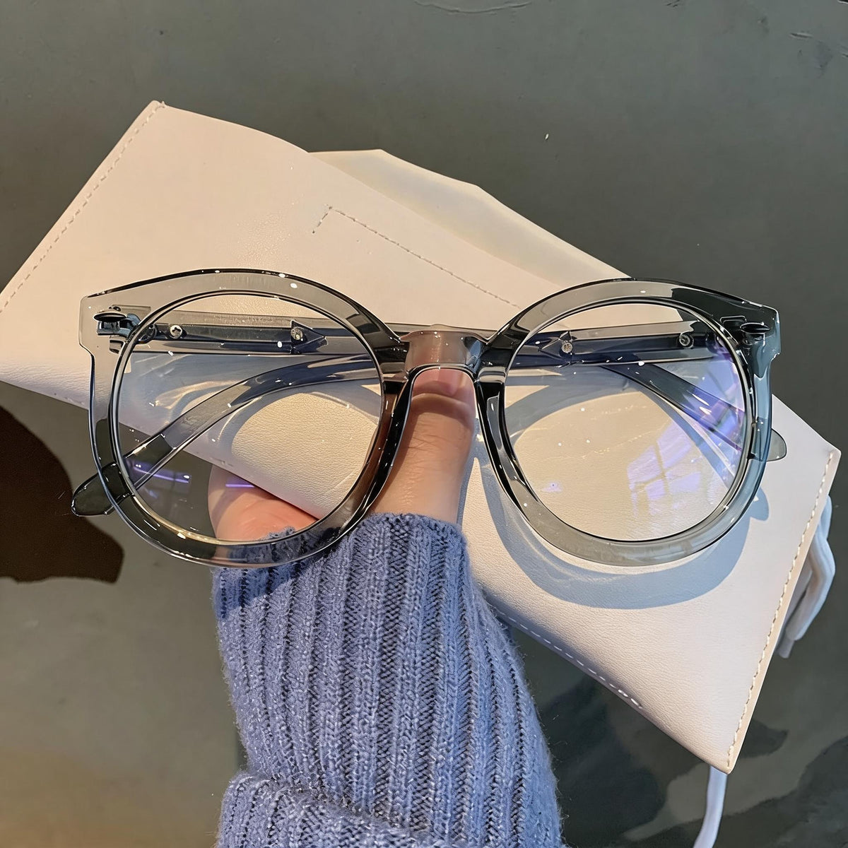 Oversized Round Rivet Glasses