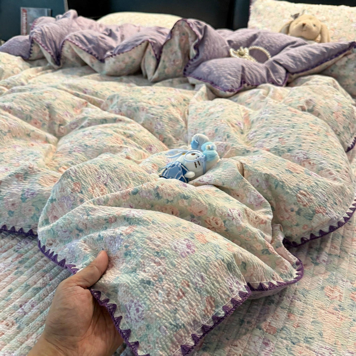 Scalloped Lace Quilted Cotton Coverlet