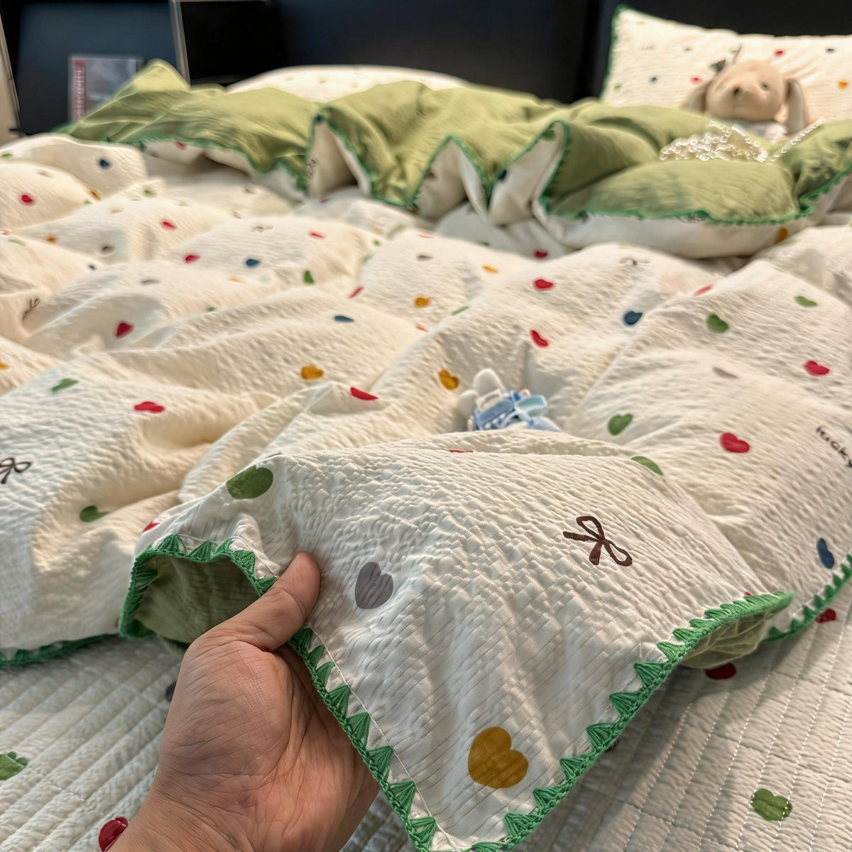 Scalloped Lace Quilted Cotton Coverlet